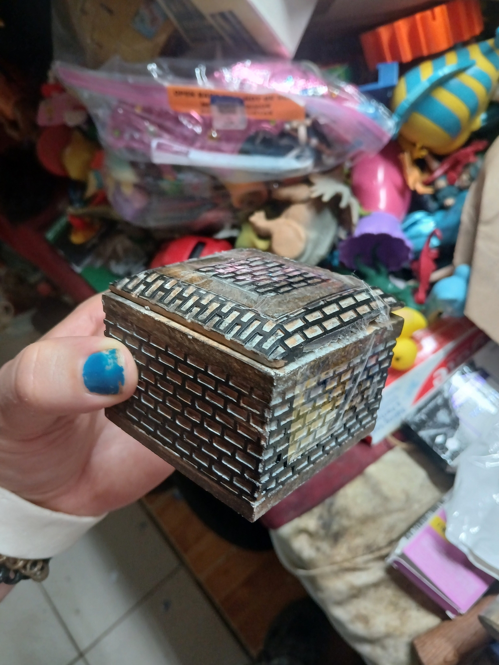 Handcrafted Brick-Pattern Ceramic Trinket Box - Brown